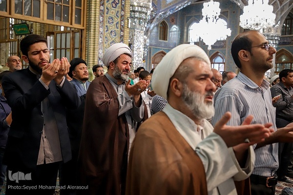اقامه نماز عید قربان در حرم مطهر رضوی