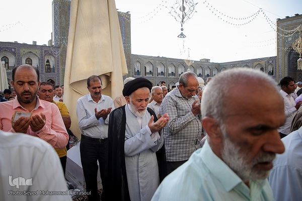 اقامه نماز عید قربان در حرم مطهر رضوی
