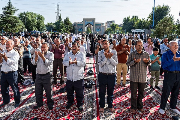نماز عید قربان در امام‌زاده طاهر کرج