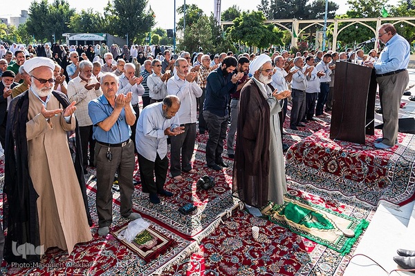 نماز عید قربان در امام‌زاده طاهر کرج