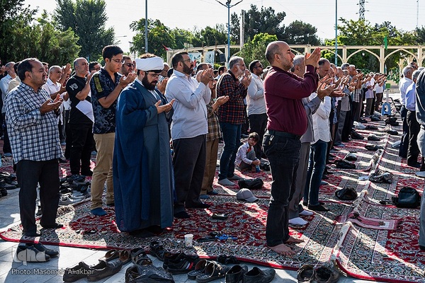 نماز عید قربان در امام‌زاده طاهر کرج