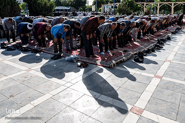 نماز عید قربان در امام‌زاده طاهر کرج