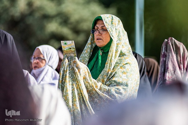 نماز عید قربان در امام‌زاده طاهر کرج