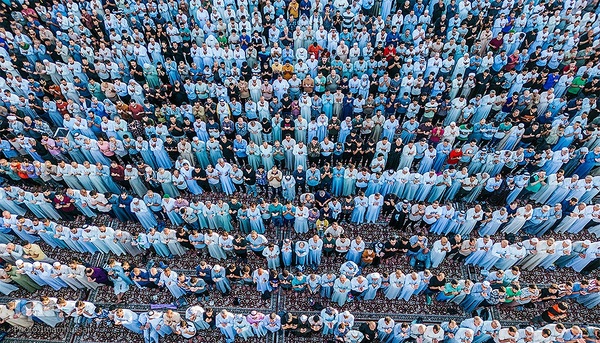 مراسم نماز عید قربان در جوار حرم امام حسین و برادرش عباس (ع)