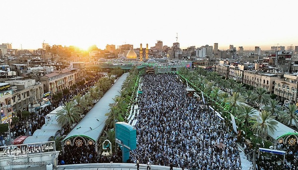 مراسم نماز عید قربان در جوار حرم امام حسین و برادرش عباس (ع)