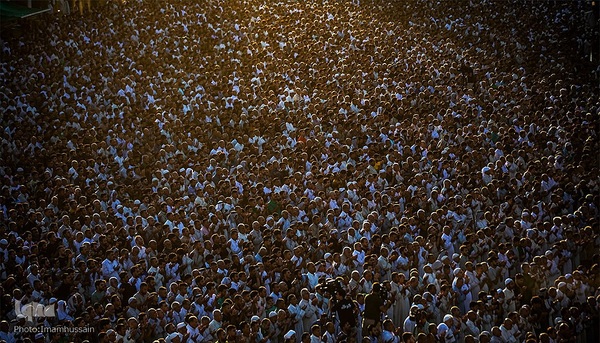 مراسم نماز عید قربان در جوار حرم امام حسین و برادرش عباس (ع)