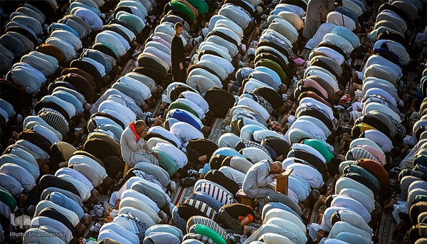 مراسم نماز عید قربان در جوار حرم امام حسین و برادرش عباس (ع)