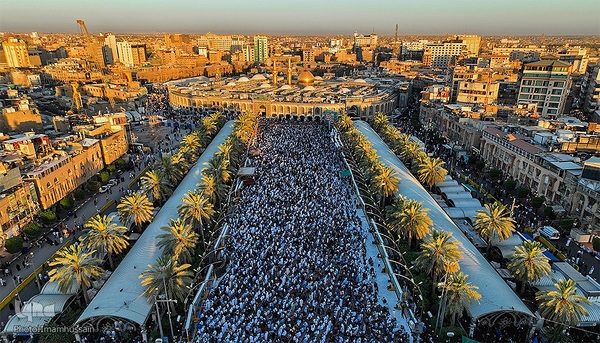 مراسم نماز عید قربان در جوار حرم امام حسین و برادرش عباس (ع)