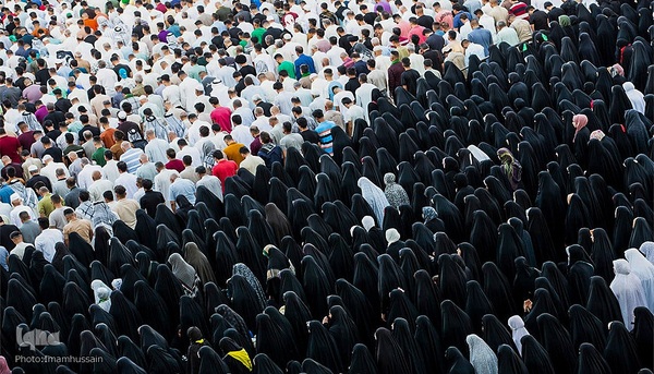 مراسم نماز عید قربان در جوار حرم امام حسین و برادرش عباس (ع)