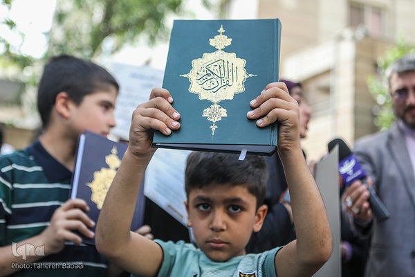 تجمع جامعه قرآنی در پی هتک حرمت به قرآن