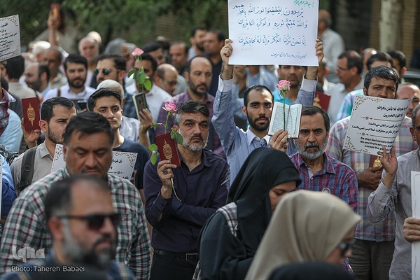 تجمع جامعه قرآنی در پی هتک حرمت به قرآن