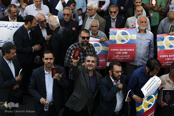 تجمع جامعه قرآنی در پی هتک حرمت به قرآن