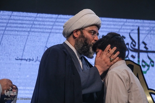 رونمایی از نشان حبیب ویژه پیرغلامان اهل بیت (ع)