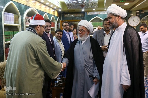 دیدار متولی شرعی حرم حسینی با داوران و متسابقان جایزه کربلا