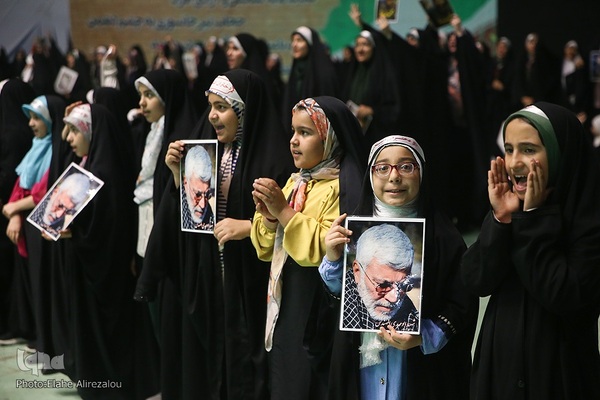 تجمع ۱۲ هزار نفری دختران انقلاب در حمایت از حجاب