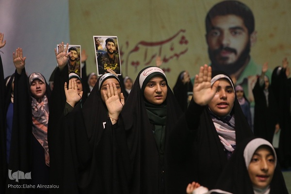 تجمع ۱۲ هزار نفری دختران انقلاب در حمایت از حجاب