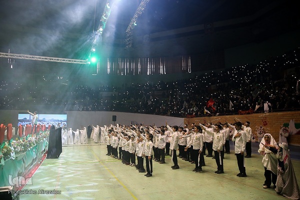 تجمع ۱۲ هزار نفری دختران انقلاب در حمایت از حجاب