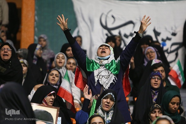 تجمع ۱۲ هزار نفری دختران انقلاب در حمایت از حجاب