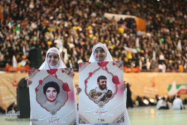 تجمع ۱۲ هزار نفری دختران انقلاب در حمایت از حجاب