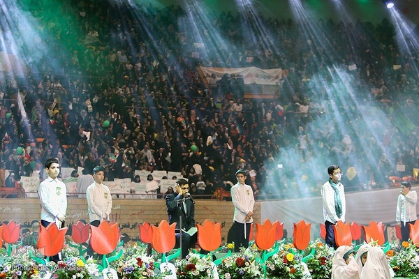 تجمع ۱۲ هزار نفری دختران انقلاب در حمایت از حجاب