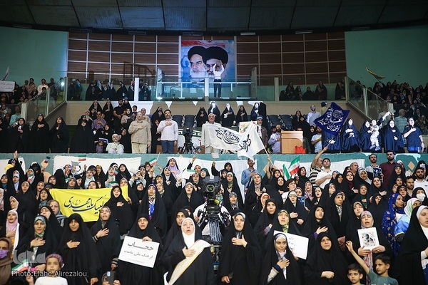 تجمع ۱۲ هزار نفری دختران انقلاب در حمایت از حجاب