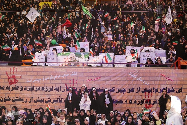 تجمع ۱۲ هزار نفری دختران انقلاب در حمایت از حجاب