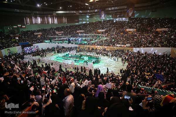 تجمع ۱۲ هزار نفری دختران انقلاب در حمایت از حجاب