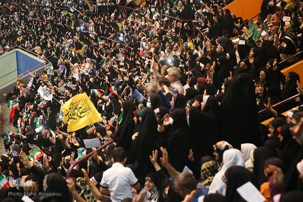 تجمع ۱۲ هزار نفری دختران انقلاب در حمایت از حجاب