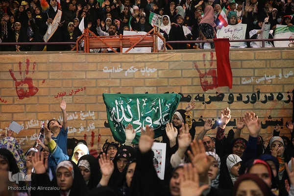 تجمع ۱۲ هزار نفری دختران انقلاب در حمایت از حجاب