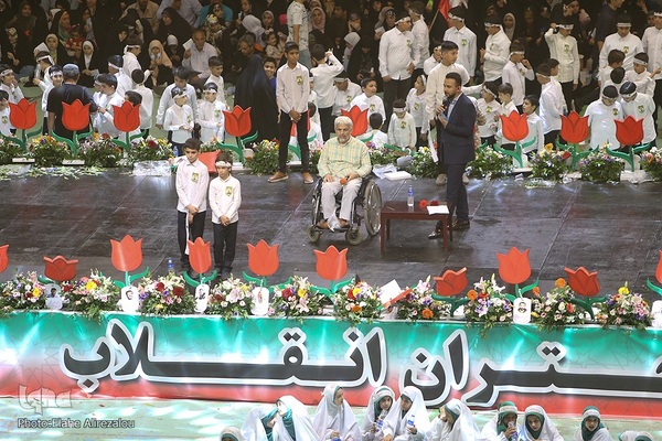 تجمع ۱۲ هزار نفری دختران انقلاب در حمایت از حجاب