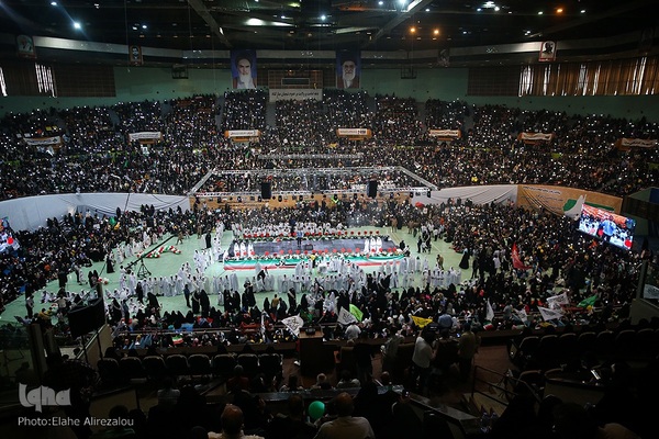 تجمع ۱۲ هزار نفری دختران انقلاب در حمایت از حجاب