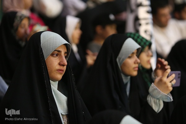 تجمع ۱۲ هزار نفری دختران انقلاب در حمایت از حجاب