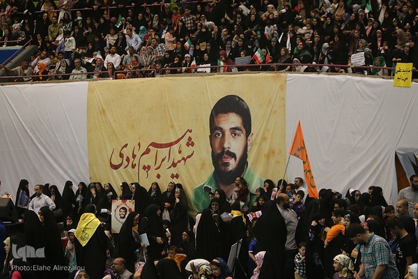 تجمع ۱۲ هزار نفری دختران انقلاب در حمایت از حجاب