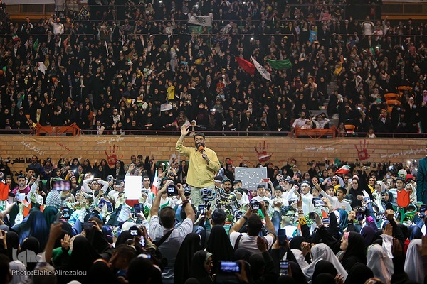 تجمع ۱۲ هزار نفری دختران انقلاب در حمایت از حجاب