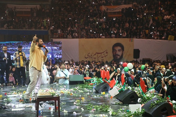 تجمع ۱۲ هزار نفری دختران انقلاب در حمایت از حجاب