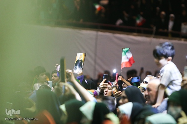 تجمع ۱۲ هزار نفری دختران انقلاب در حمایت از حجاب