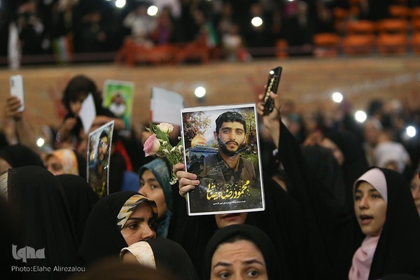 تجمع ۱۲ هزار نفری دختران انقلاب در حمایت از حجاب