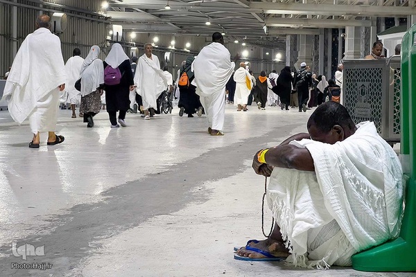 نیایش زائران در مسجدالحرام