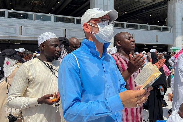 نیایش زائران در مسجدالحرام