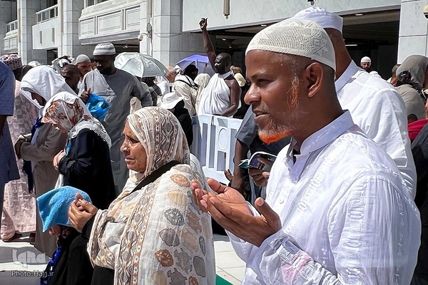 نیایش زائران در مسجدالحرام