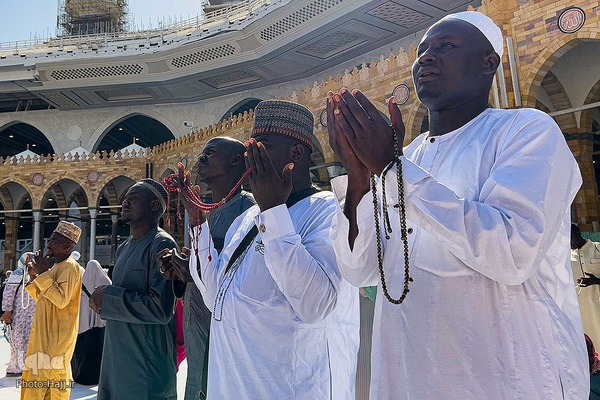 نیایش زائران در مسجدالحرام