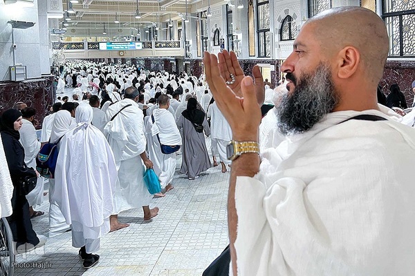 نیایش زائران در مسجدالحرام