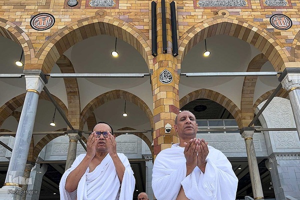 نیایش زائران در مسجدالحرام