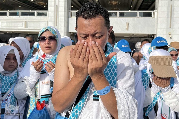 نیایش زائران در مسجدالحرام