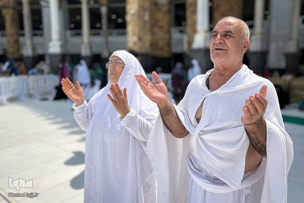 نیایش زائران در مسجدالحرام