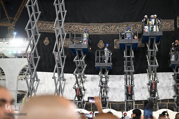 تعویض پرده خانه کعبه