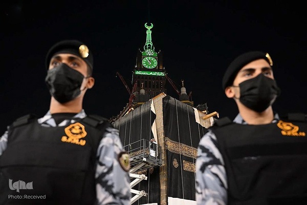 تعویض پرده خانه کعبه