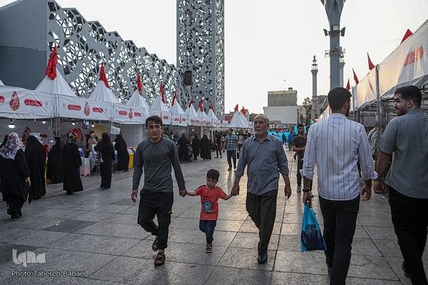 نمایشگاه «عطر سیب» در میدان آئینی امام حسین(ع)