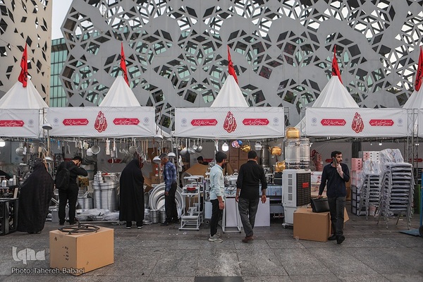 نمایشگاه «عطر سیب» در میدان آئینی امام حسین(ع)