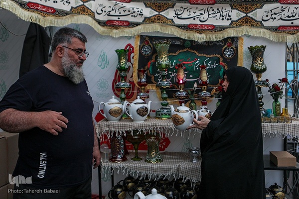 نمایشگاه «عطر سیب» در میدان آئینی امام حسین(ع)